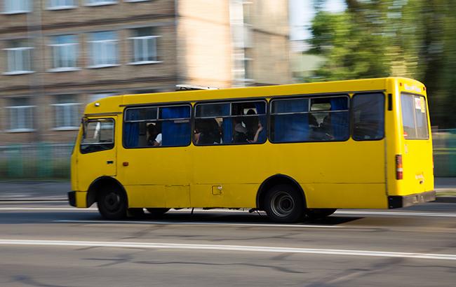 У поминальні дні до тернопільських кладовищ їздить більше громадського транспорту