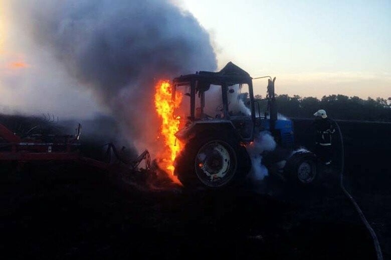 На Тернопільщині горіли одразу два трактори