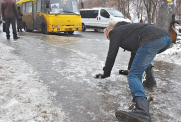 Через ожеледицю на дорогах Тернопільщини оголосили I рівень небезпеки