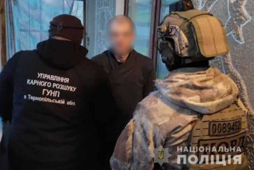 На Тернопільщині спіймали банду автомобільних злодіїв: вилучили револьвер і автомат Калашникова