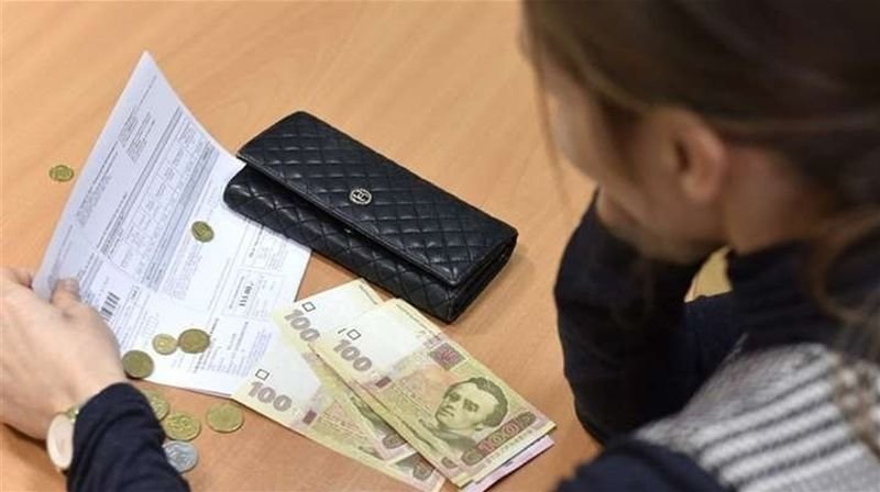 Держбюджет-2022 та «ресурсний» закон змусять українців «затягнути пояси»