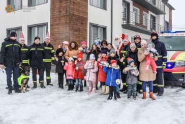 На Тернопільщині чарівний Миколай-рятувальник та його помічники дарували свято дітям (фото)