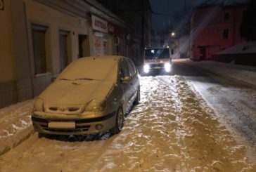 У Тернополі евакуюють автівки, які заважають прибирати на вулицях сніг