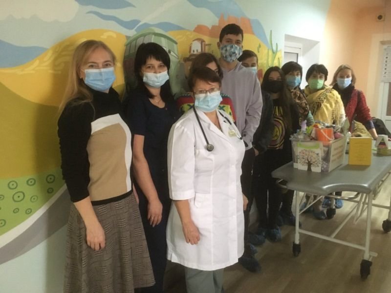Студенти передали іграшки для “Скриньки хоробрості” у Тернопільську міську дитячу лікарню