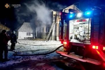 На Тернопільщині під час гасіння пожежі травмувався рятувальник