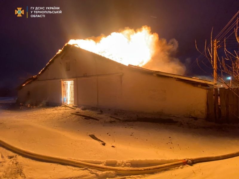 У Збаражі горів склад із зерном