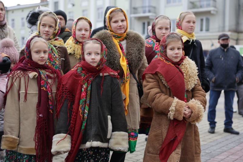 Парад вертепів та коляда: у Тернополі цікаво відзначили свято «Нова радість стала» (фото)