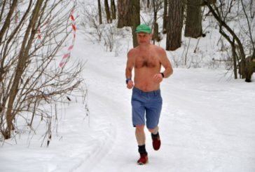 У морозяну погоду Василь Шевчук з Хоросткова на Тернопільщи пробіг 43 км з голим торсом - і встановив рекорд витривалості! (ФОТО)