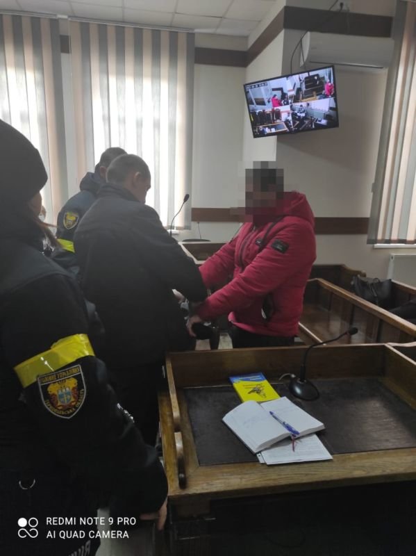На Тернопільщині затримали чоловіка, що неправдиво повідомив про підготовку вибуху на АЗС