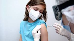 З понеділка підлітки зможуть отримати тисячу за вакцинацію: як це працюватиме