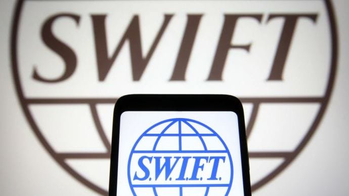 Банки Росії відключають від SWIFT