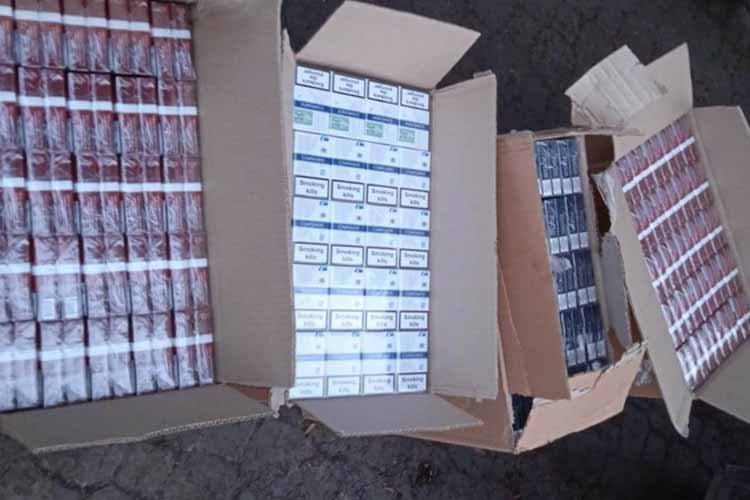 У жителя Тернопільщини знайшли майже 2,5 тисячі «нелегальних» цигарок