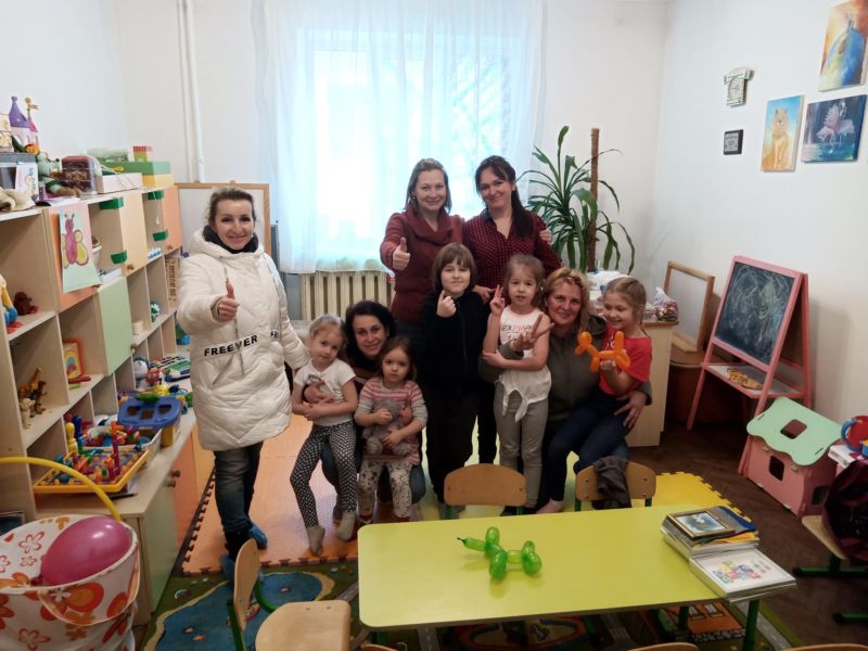 У Тернополі для евакуйованих малюків облаштували дитячі кімнати та творчі простори