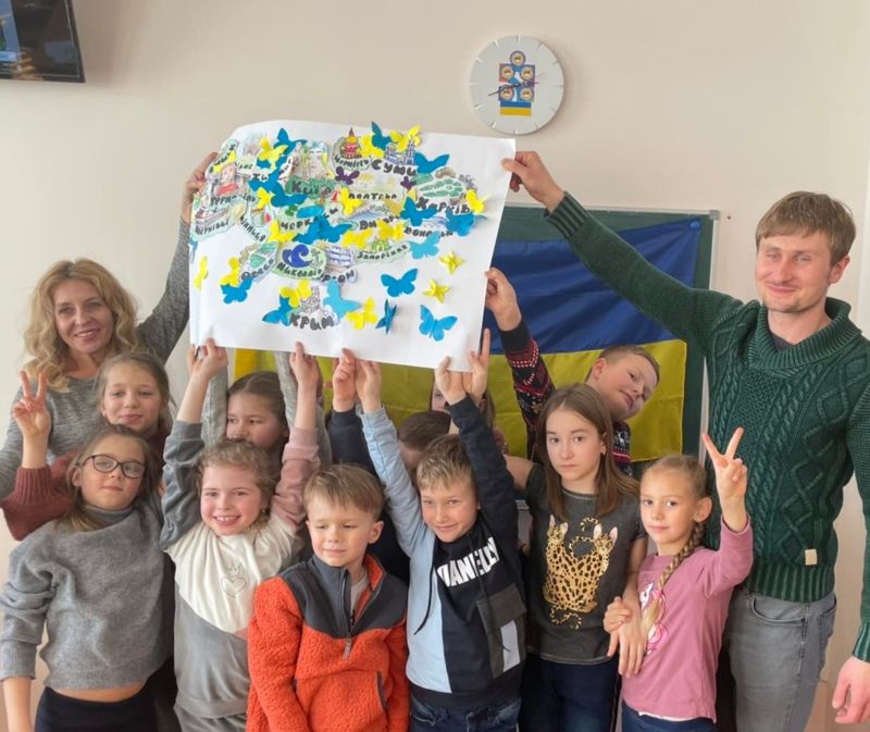 У Тернополі завдяки волонтерській школі мами діток можуть присвятити свій час допомозі українським захисникам