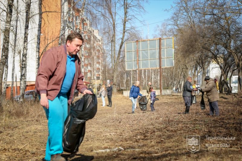 У Тернополі в різних мікрорайонах міста тривають локальні толоки