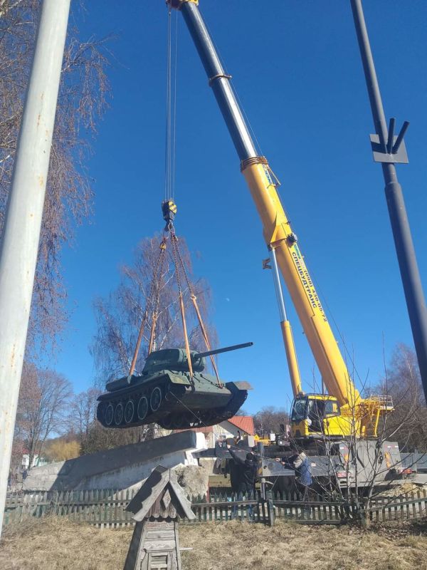 У Збаражі зняли з постамента танк