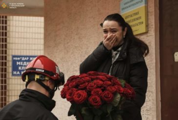 Любов переможе війну: у Тернополі рятувальник освідчився коханій