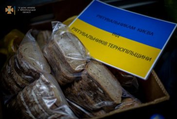 Тернопільські рятувальники відправили харчі, воду та речі першої необхідності київським колегам