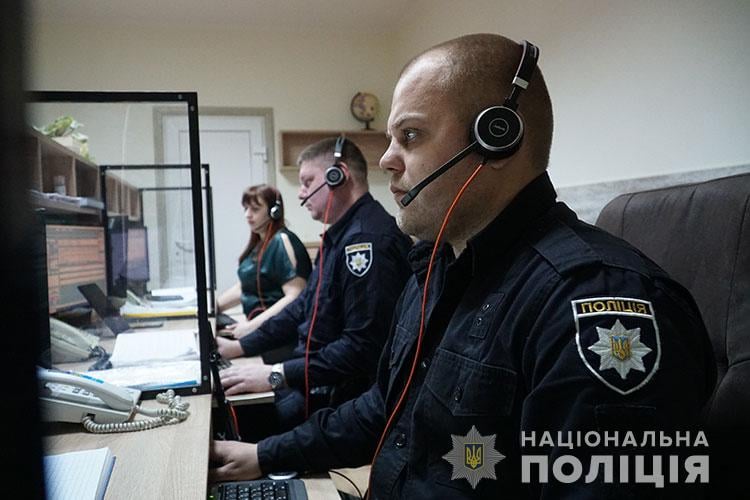 Поліцейські просять жителів Тернопільщини телефонувати на лінію 102 лише у разі реальної потреби