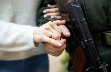 В Україні дозволили укладати шлюб із військовослужбовцем без його особистої присутності
