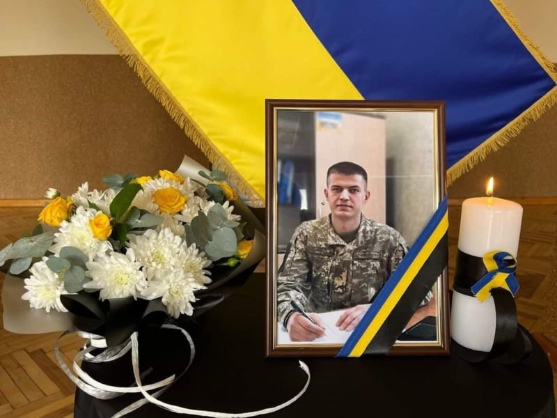 Найкращі ідуть у небо: у Теребовлі попрощались із захисником України Юрієм Тихолізом