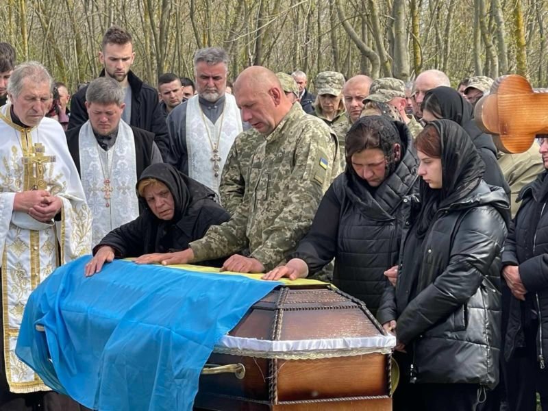 На Тернопільщині провели в останню дорогу захисника України Михайла Заваду