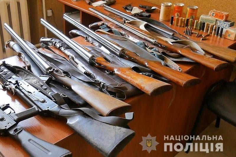 Скасовували кримінальну відповідальність за незаконне поводження зі зброєю за умови її добровільної здачі