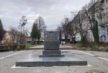 У Тернополі демонтували пам'ятник Пушкіну