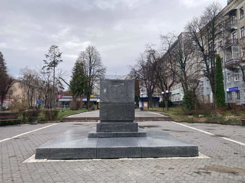 У Тернополі демонтували пам’ятник Пушкіну