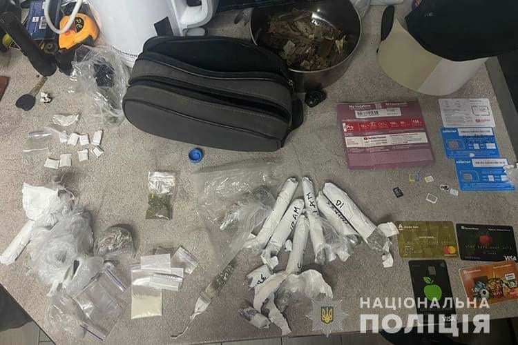 Правоохоронці затримали злочинну групу з Хмельниччини, яка розповсюджувала наркотики на Тернопільщині