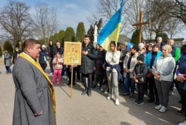 У Зарваниці на Тернопільщині віряни разом з переселенцями молилися за мир в Україні