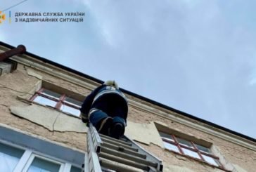 На Тернопільщині 2-річна дитина замкнулась у квартирі: не обійшлось без рятувальників