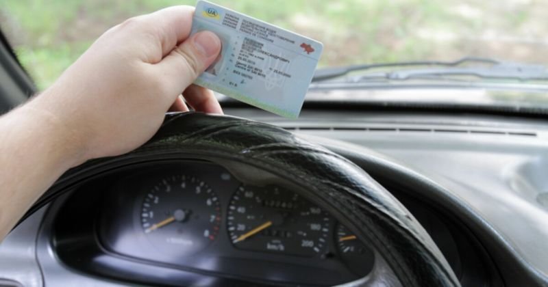Українці можуть не обмінювати водійські посвідчення в Польщі до кінця 2022 року