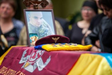 Захищав Україну з 2014 року: на Тернопільщині попрощалися з воїном Романом Михайлишиним