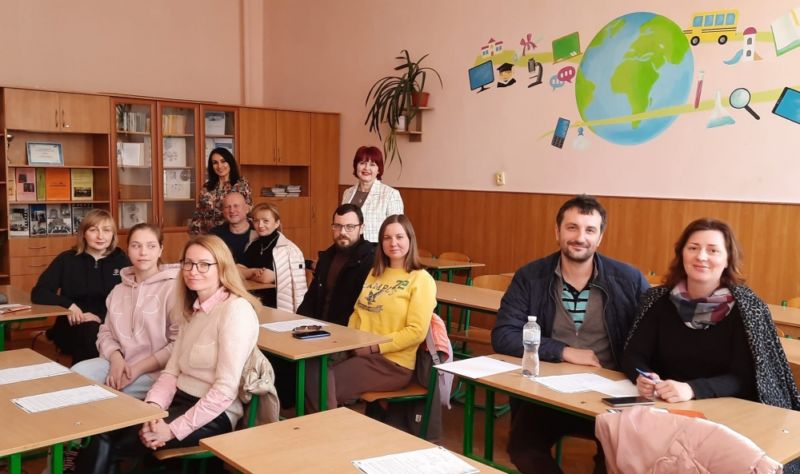 Майже 300 переселенців вчать українську мову у розмовному клубі “Слово” в Тернополі