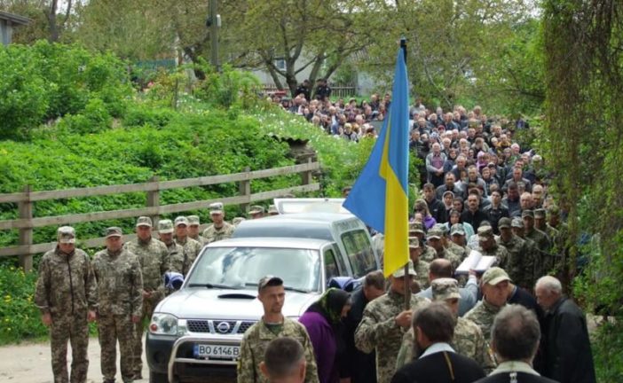 На Шумщині провели в останню дорогу захисника України Олександра Луцика