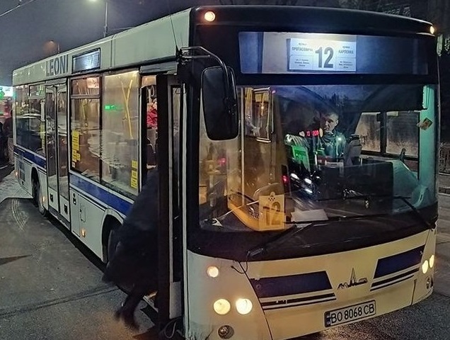 У Тернополі частково змінено рух автобусів на маршруті №12, що курсують через на вул. Замонастирську