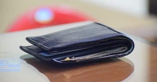 У Тернополі чоловік викрав гаманець у відвідувачки крамниці