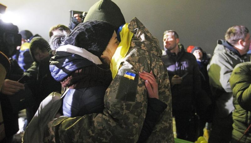Найбільший обмін полоненими: додому повернулись 144 українських захисники, з них – 95 оборонців «Азовсталі»