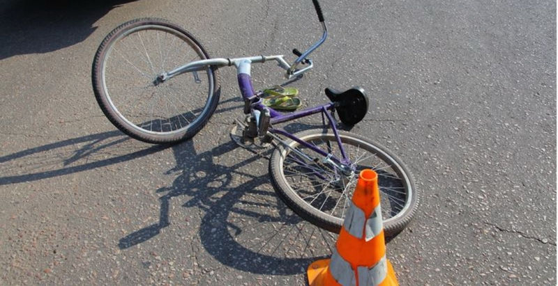 В одному з парків Тернополя підліток на велосипеді збив 5-річну дівчинку