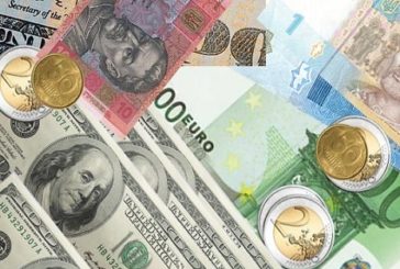 Скільки валюти можна зняти з картки в Україні та за кордоном