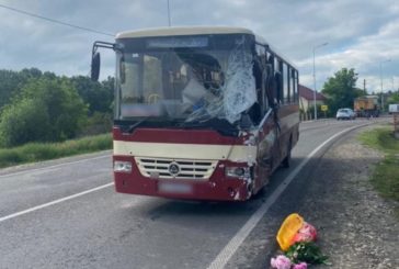 На Тернопільщині зіткнулися Volkswagen і рейсовий автобус: є постраждалі