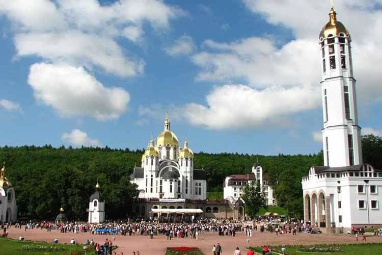 Поліцейські закликають вірян дотримуватися правил безпеки під час щорічної Всеукраїнської прощі у Зарваниці