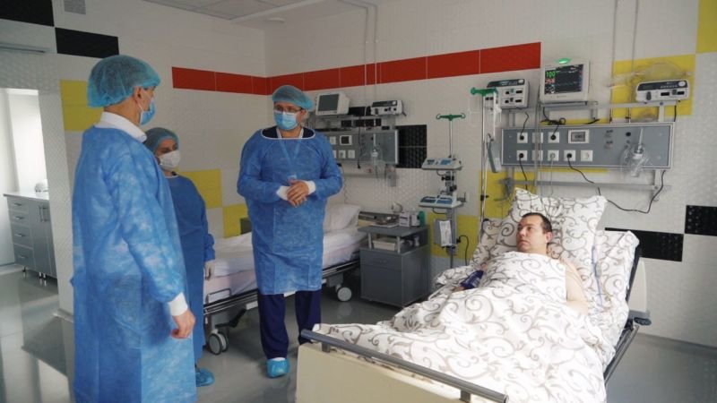 У Тернопільській клінічній лікарні виписують пацієнта, якому нещодавно здійснили унікальну операцію з пересадки серця