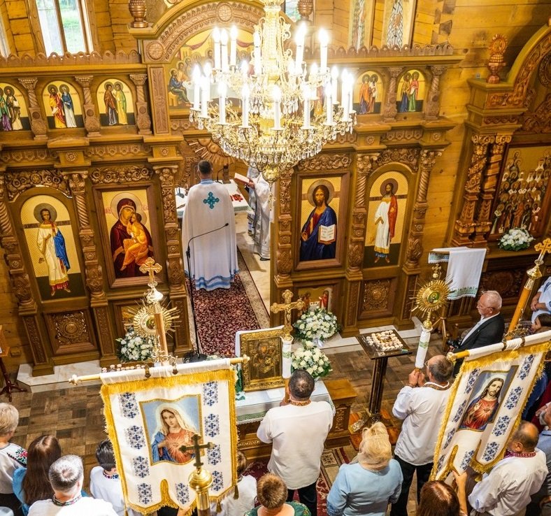 Парафіяни Церкви Зарваницької Матері Божої в Тернополі провели благодійний ярмарок, кошти з якого передадуть для ЗСУ