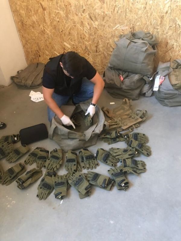 Понад 600 тисяч гривень: на Тернопільщині чоловік продавав бронежилети, ввезені як гуманітарна допомога (ФОТО)