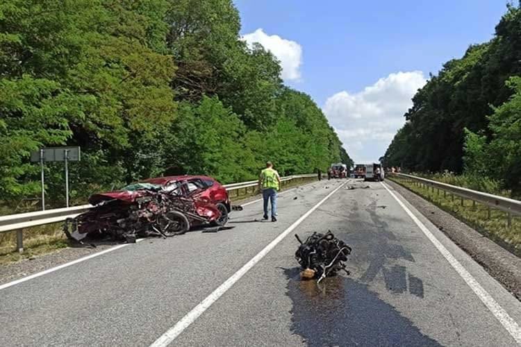 Жахлива аварія на Тернопільщині: поблизу Озерної троє людей загинули та троє травмованих