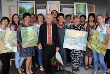 Митець з Тернопільщини продав свої картини і книги, щоб допомогти ЗСУ