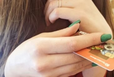 Жителька Тернопільського району спокусилася на гроші з чужої банківської картки