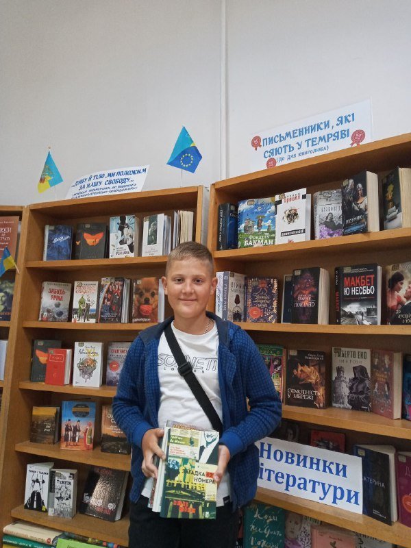 Учень з Тернополя заробив гроші на книги для військових (фото)